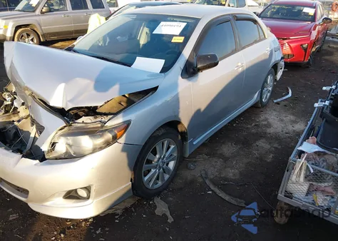 2010 Toyota Corolla S z USA, uszkodzony, nr VIN 2T1BU4EE3AC528535